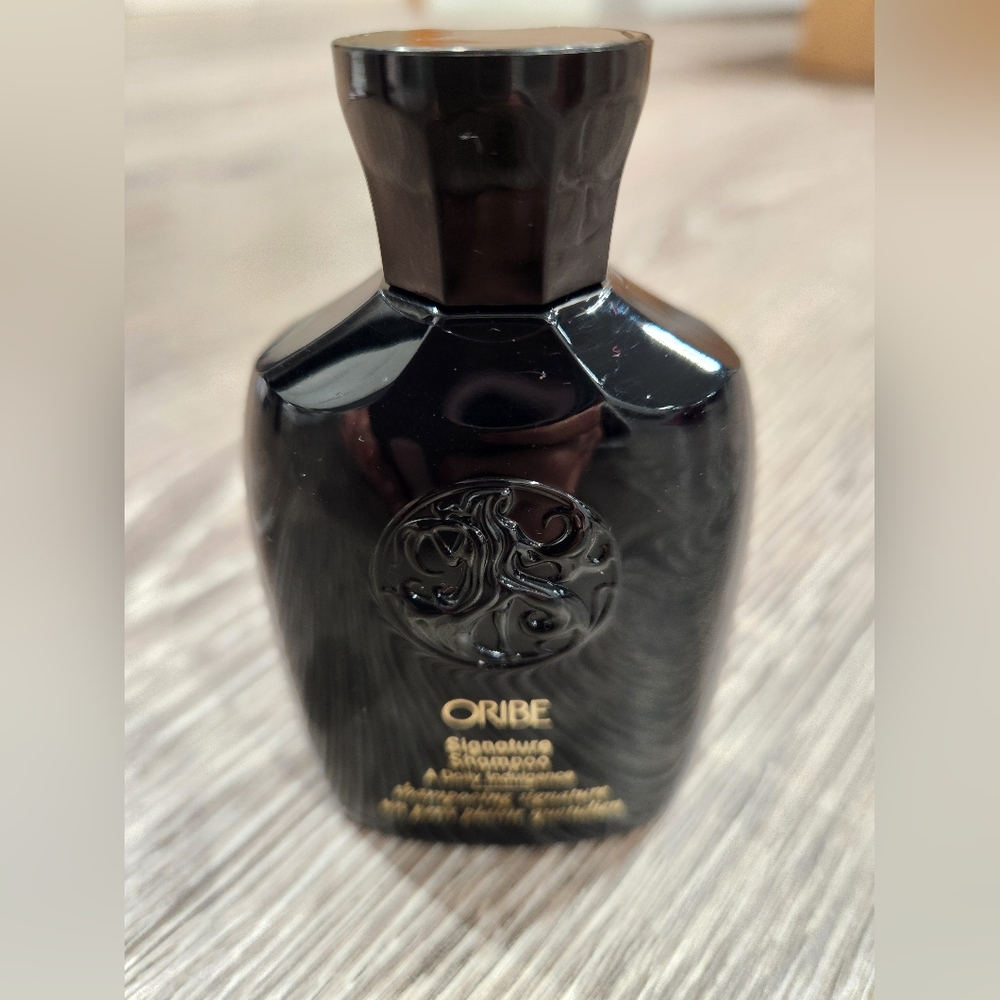 Oribe Signature Shampoo - Picture 3 of 4